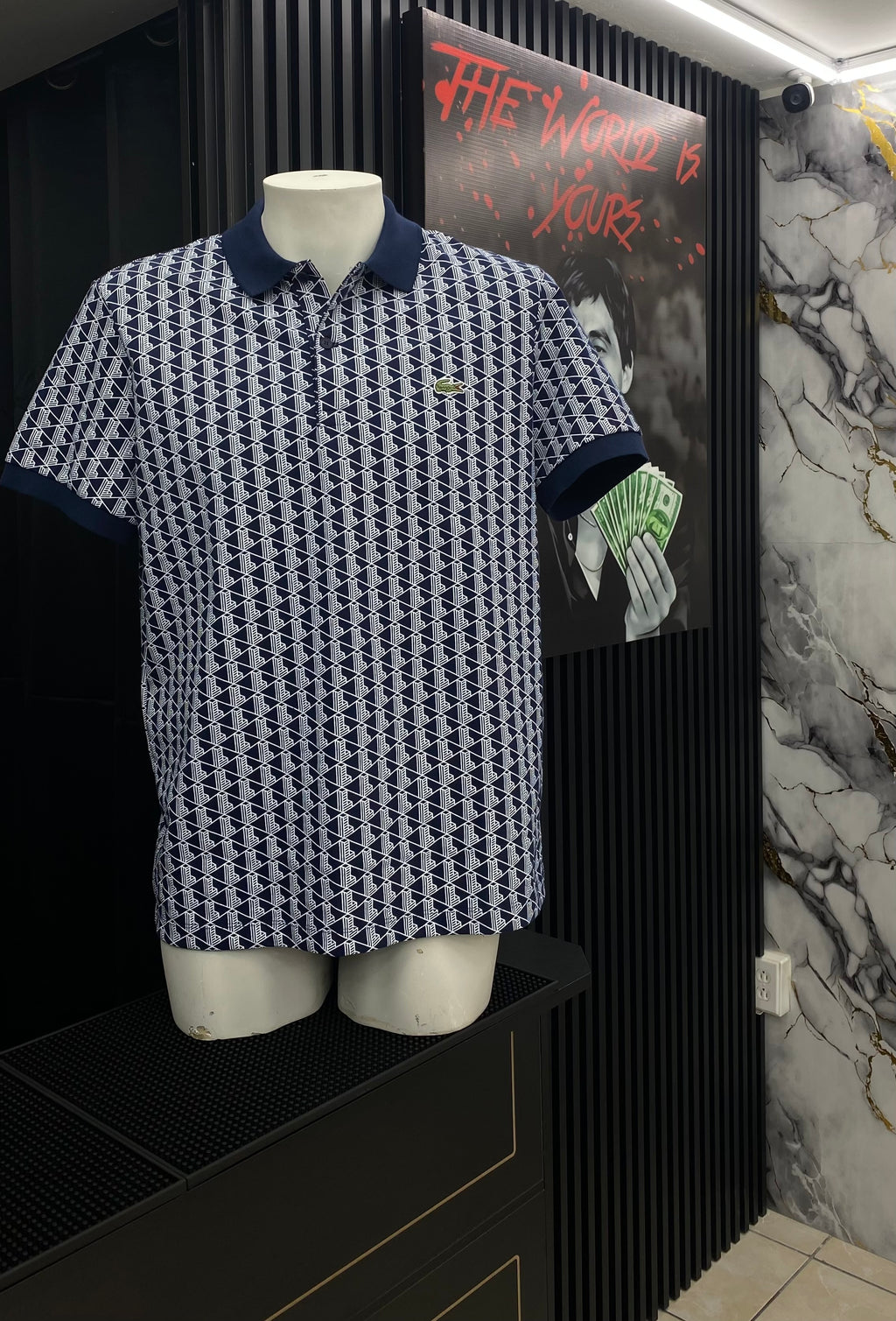 Polo Lacoste con Patrón Geométrico Exclusivo