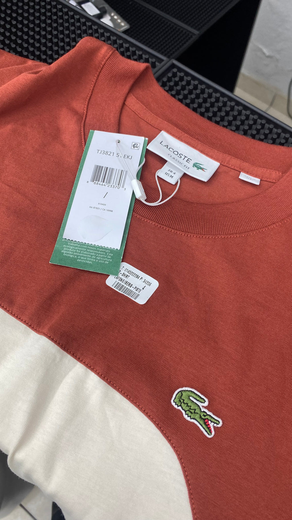 ⁠Playera Lacoste Original Bicolor / Diseño Contrastante⁠ talla M