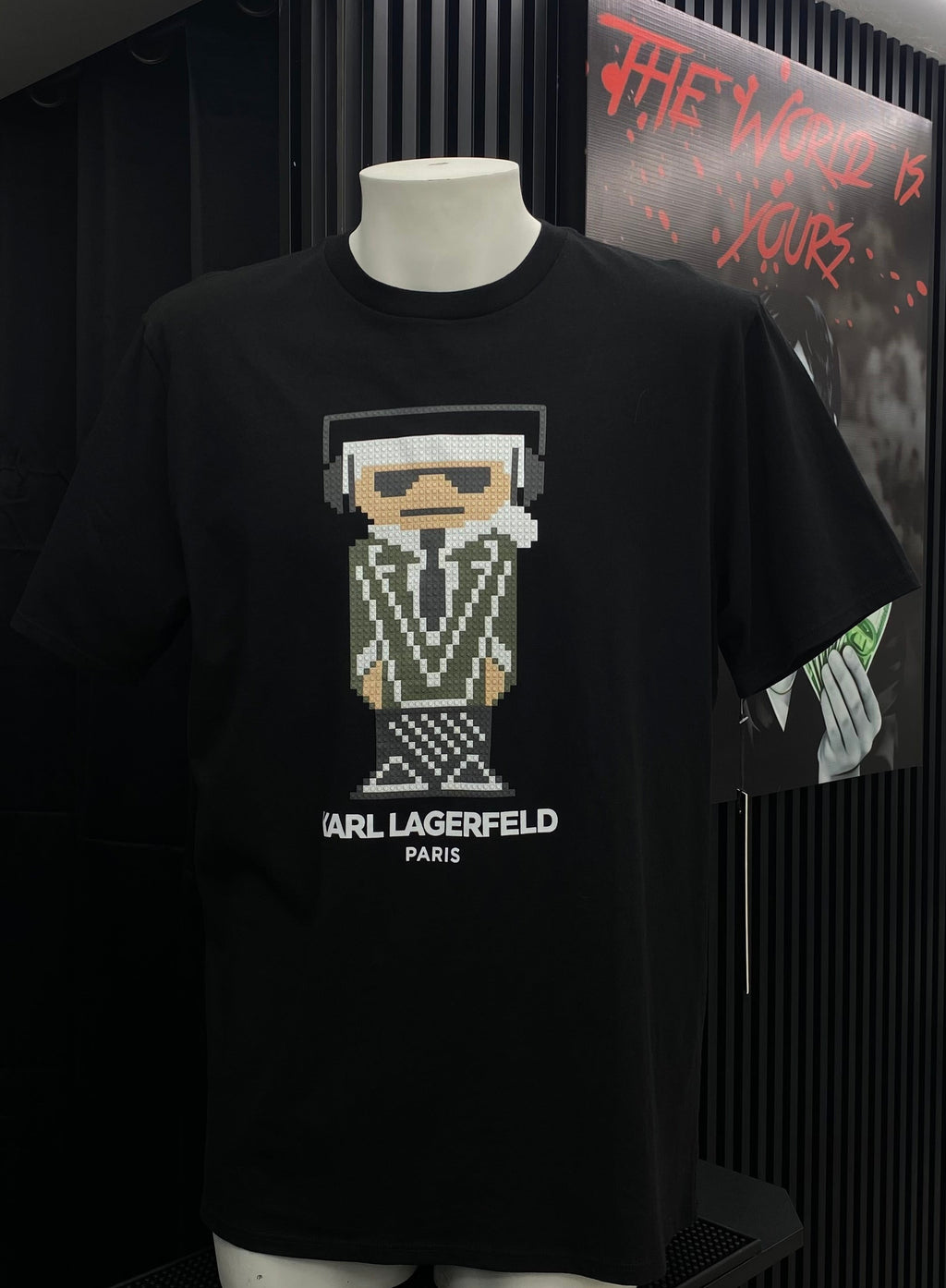 Karl Lagerfeld - Camiseta Gráfica Pixel Art (Negro)